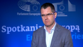 Coraz więcej Polaków widzi korzyści płynące z obecności w UE. Co ósmy wciąż jednak nie potrafi ich wskazać Strona główna