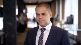 Dzięki zdalnej weryfikacji tożsamości z wykorzystaniem AI firmy zminimalizowały liczbę oszustw. Rozwiązania wykorzystuje głównie sektor finansowy Strona główna